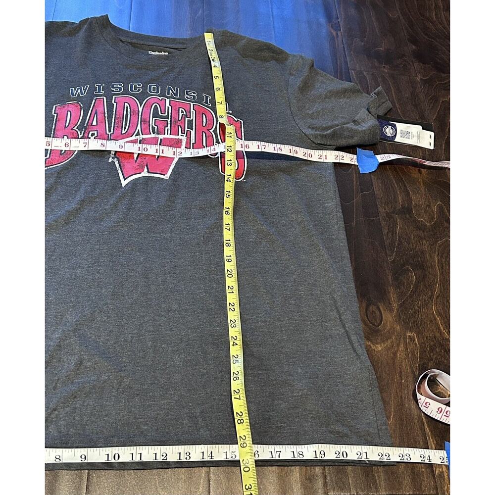 NWT Captivating Wisconsin Badgers Gray Genuine College Product Large TShirt NCAA - Picture 4 of 11